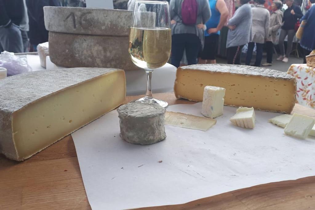 Gite A La Ferme, Avec Animaux, Fromages Et Nature Neuville-les-Decize المظهر الخارجي الصورة