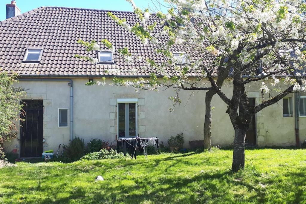 Gite A La Ferme, Avec Animaux, Fromages Et Nature Neuville-les-Decize المظهر الخارجي الصورة